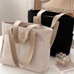 Original design autumn/winter zippered shoulder bag, made of corduroy, a simple and stylish women's bag