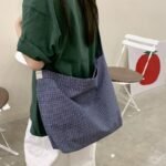 Made of canvas, lightweight, with a large capacity and a checkered pattern, this new versatile shoulder - Image 3