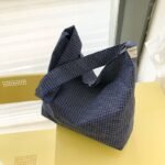 Made of canvas, lightweight, with a large capacity and a checkered pattern, this new versatile shoulder - Image 5