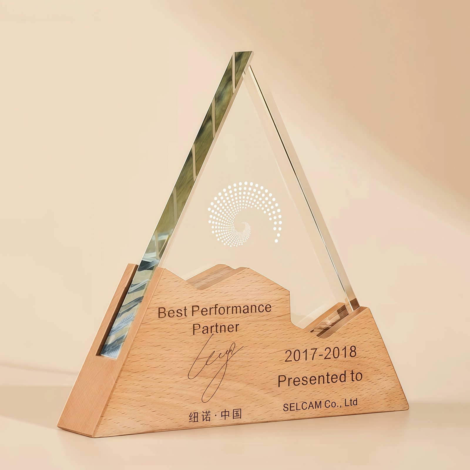 IMG_7129_副本 The trophy can be customized with text and is suitable for annual award ceremonies and school award ceremonies. The trophy has an irregular shape. - Image 1