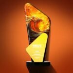 The trophy can be customized with text and is made of artificial crystal and mirrored glass - Image 2