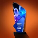 The trophy can be customized with text and is made of artificial crystal and mirrored glass - Image 4