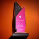 The trophy can be customized with text and is made of artificial black crystal and mirrored glass - Image 4