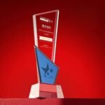 The trophy can be customized with text and is made of artificial crystal and mirrored glass - Image 2