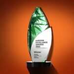 The trophy can be customized with text and is made of artificial crystal and mirrored glass - Image 3