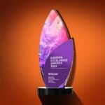 The trophy can be customized with text and is made of artificial crystal and mirrored glass - Image 4